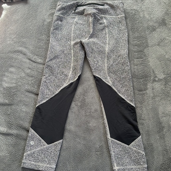 Women’s Lululemon leggings - Picture 3 of 8
